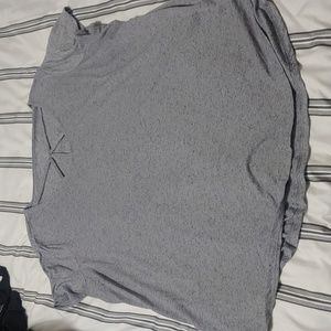 Grey fitted tee. Strap neck detail